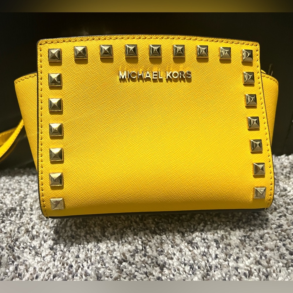 Michael Kors yellow crossbody like new worn a couple of times